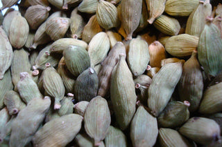Cardamom pods, whole